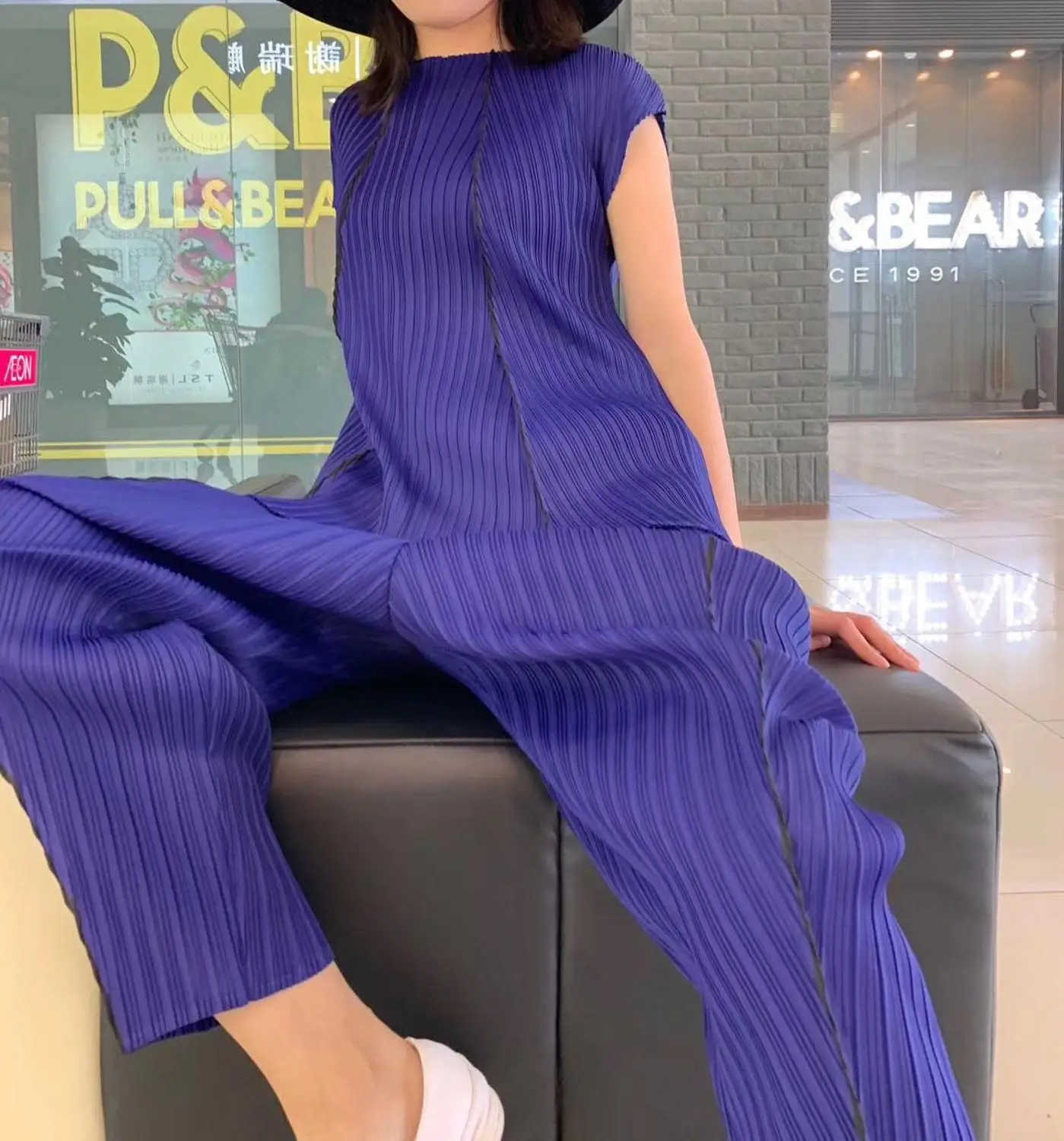 Miyake 2019 fold new large size women's pleated suit t-shirt + pants set free shipping
Miyake 2019 fold new large size women's pleated suit t-shirt + pants set free shipping