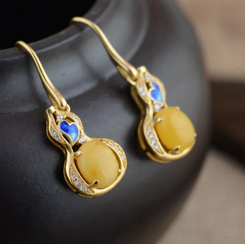 S925 sterling silver earrings gold-plated inlay natural beeswax exquisite new early adopters of high-end
S925 sterling silver earrings gold-plated inlay natural beeswax exquisite new early adopters of high-end