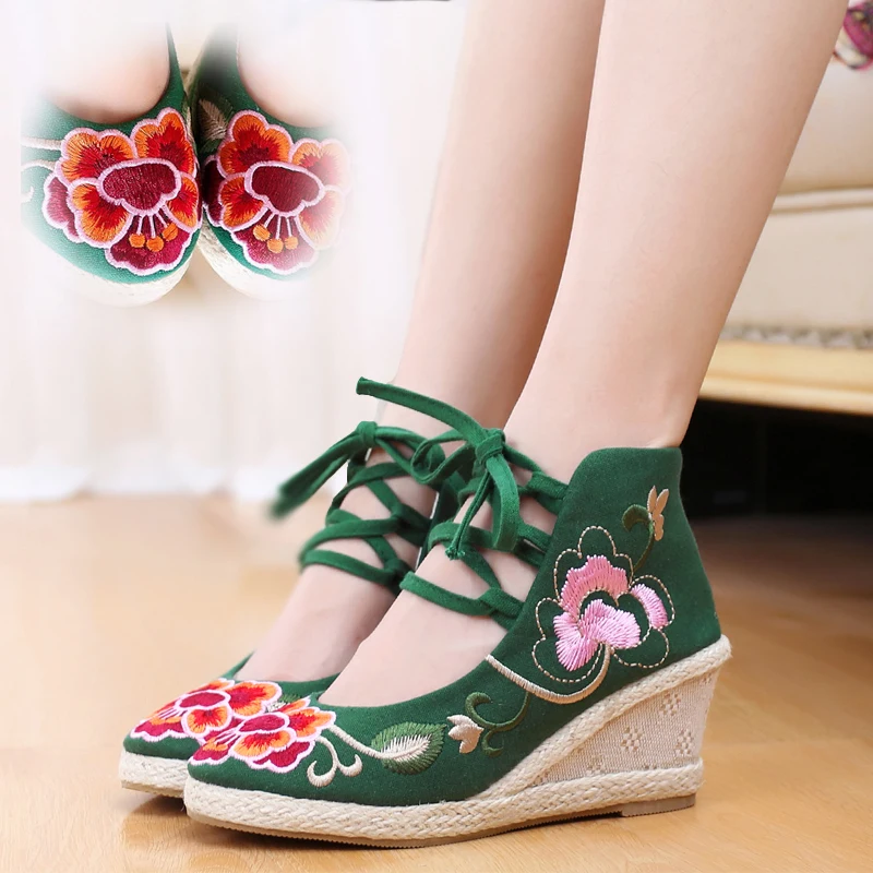 Charming Fashion New Casual Chinese Style Women's Embroidery Soft Sole Old Peking National Single Shoes Women
Charming Fashion New Casual Chinese Style Women's Embroidery Soft Sole Old Peking National Single Shoes Women