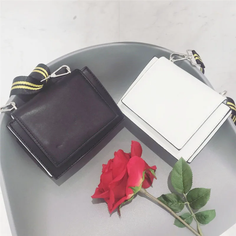 KYYSLO Contrast wide shoulder strap Women bag Korean version of the wild trend shoulder Messenger bag Flap lock small square bag
KYYSLO Contrast wide shoulder strap Women bag Korean version of the wild trend shoulder Messenger bag Flap lock small square bag