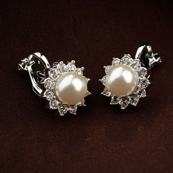 The new white pearl ear clip without ears retail and wholesale,charming earrings for women
The new white pearl ear clip without ears retail and wholesale,charming earrings for women