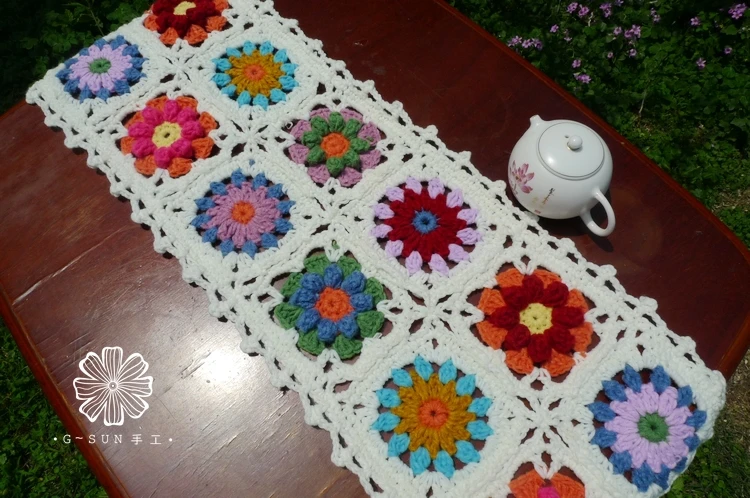 2015 new arrival European luxury cotton knitted lace table runner with 3D flower for home deor tableware table accessories mats
2015 new arrival European luxury cotton knitted lace table runner with 3D flower for home deor tableware table accessories mats