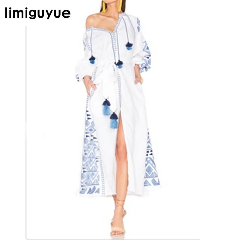 Boho People Vintage Mexican Embroidery Long Dress Women 2018 New Arrival Lantern Sleeve Split V-Neck Tassel Runway Dresses H0106
Boho People Vintage Mexican Embroidery Long Dress Women 2018 New Arrival Lantern Sleeve Split V-Neck Tassel Runway Dresses H0106