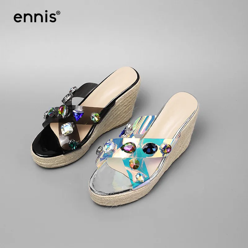 ENNIS 2019 Summer Ladies High Heel Wedge Slippers Bling Crystal Transparent Slippers Platform Sandals Women Slippers Shoes M985
ENNIS 2019 Summer Ladies High Heel Wedge Slippers Bling Crystal Transparent Slippers Platform Sandals Women Slippers Shoes M985
