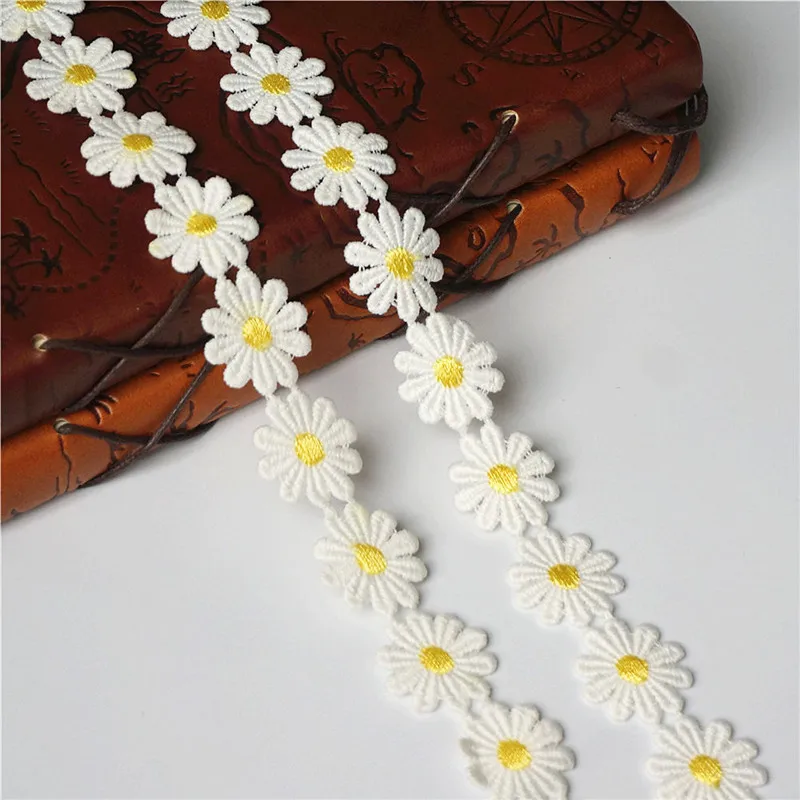 2 Yards 2.5CM Embroidered Yellow Daisy Trims Cute Flower Lace Trimmings Sew On Patch Wedding Appliques For Evening Dress DIY
2 Yards 2.5CM Embroidered Yellow Daisy Trims Cute Flower Lace Trimmings Sew On Patch Wedding Appliques For Evening Dress DIY
