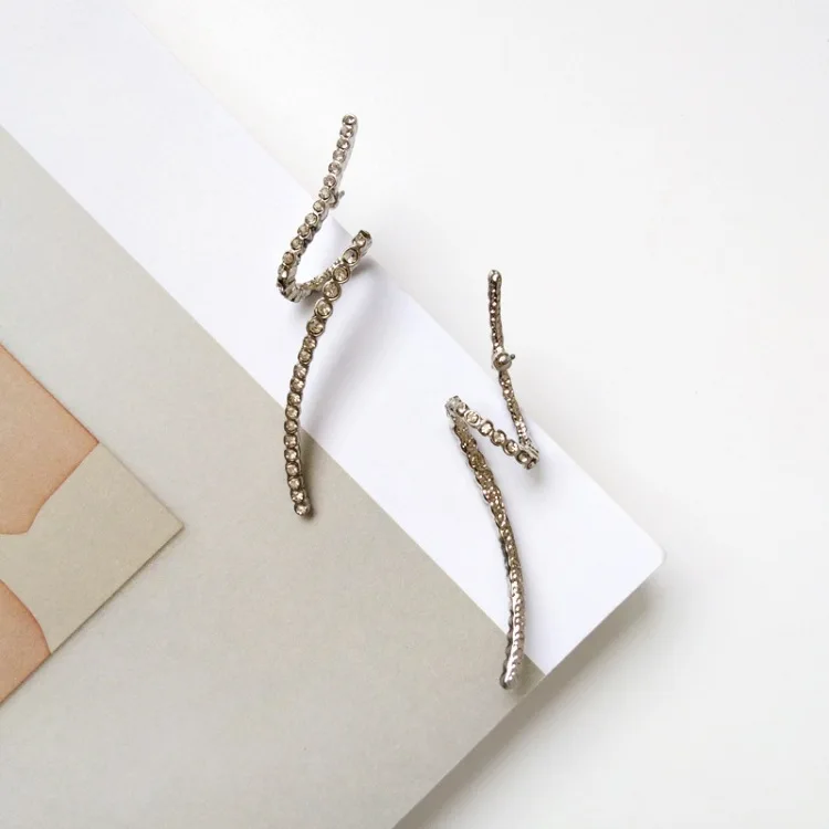 Fully Cubic Zircon Hyperbole Irregular Clips Earrings Summer New Coming Funny Earrings Cheap Jewelry
Fully Cubic Zircon Hyperbole Irregular Clips Earrings Summer New Coming Funny Earrings Cheap Jewelry