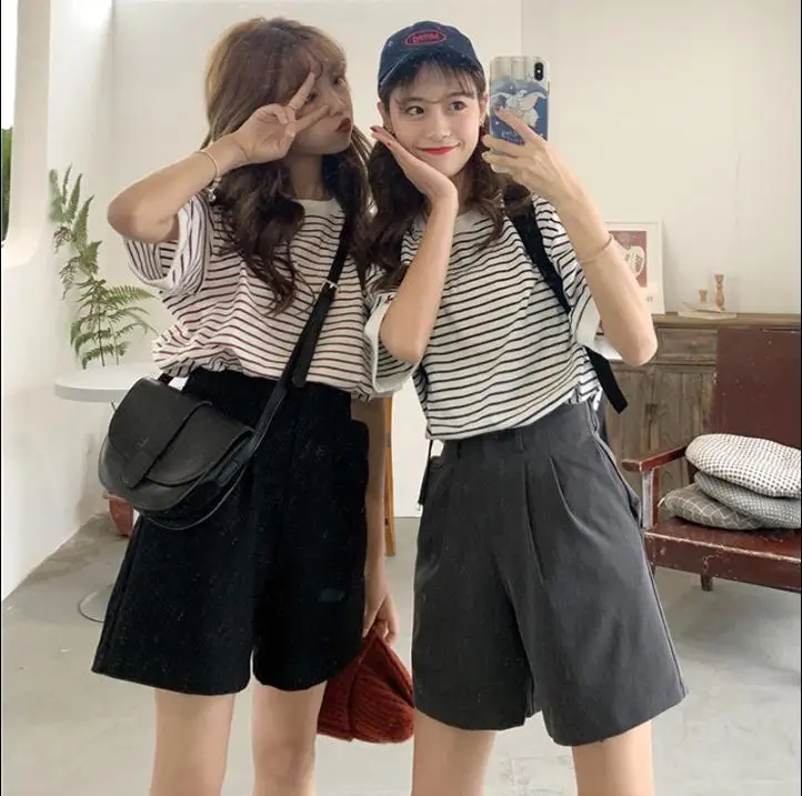 2019 new Summer Women Shorts Cotton Straight Korean version Casual Short Pants Black Gray Low Waist Female Shorts
2019 new Summer Women Shorts Cotton Straight Korean version Casual Short Pants Black Gray Low Waist Female Shorts