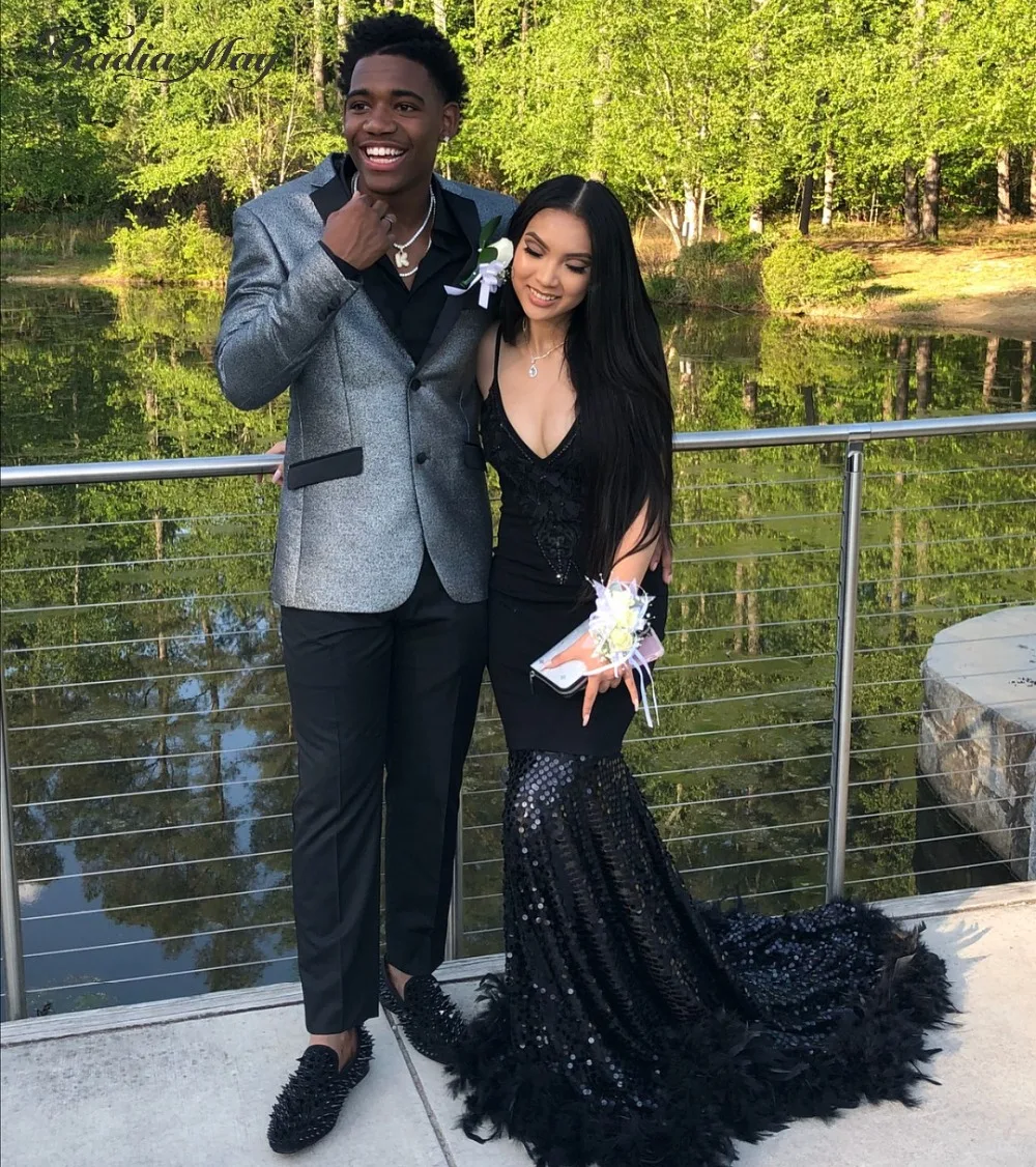 2019 Sexy Spaghetti Straps V-Neck Mermaid Black Prom Dresses with Feathers Train Sparkly Sequins African Graduation Party Gowns
2019 Sexy Spaghetti Straps V-Neck Mermaid Black Prom Dresses with Feathers Train Sparkly Sequins African Graduation Party Gowns