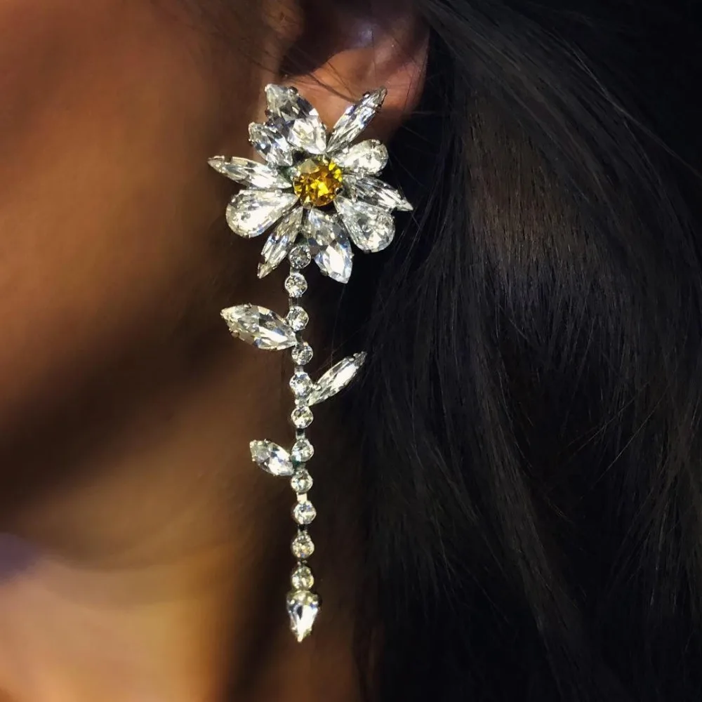 Dvacaman Spring 2019 Crystal Flower Earrings for Women INS Long Drop Earrings Girl Party Statement Jewelry Wholesale Bijoux Gift
Dvacaman Spring 2019 Crystal Flower Earrings for Women INS Long Drop Earrings Girl Party Statement Jewelry Wholesale Bijoux Gift