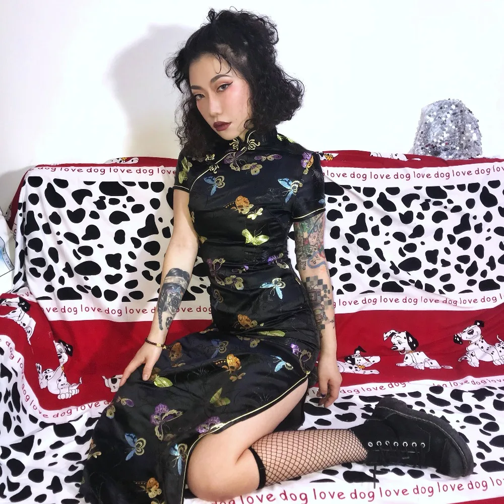 Summer Butterfly Embroidery Midi Dress Vintage Short Sleeve Satin Dress Women Wrap Dresses Gothic Casual Chinese Cheongsam S-3XL
Summer Butterfly Embroidery Midi Dress Vintage Short Sleeve Satin Dress Women Wrap Dresses Gothic Casual Chinese Cheongsam S-3XL