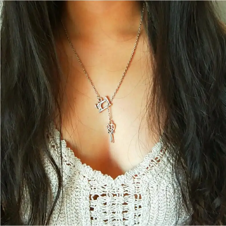 Hot Sale Delicate kolye pendant Necklace Tailor scissors sewing machine necklace Silver women Necklace ladies Jewelry gift
Hot Sale Delicate kolye pendant Necklace Tailor scissors sewing machine necklace Silver women Necklace ladies Jewelry gift