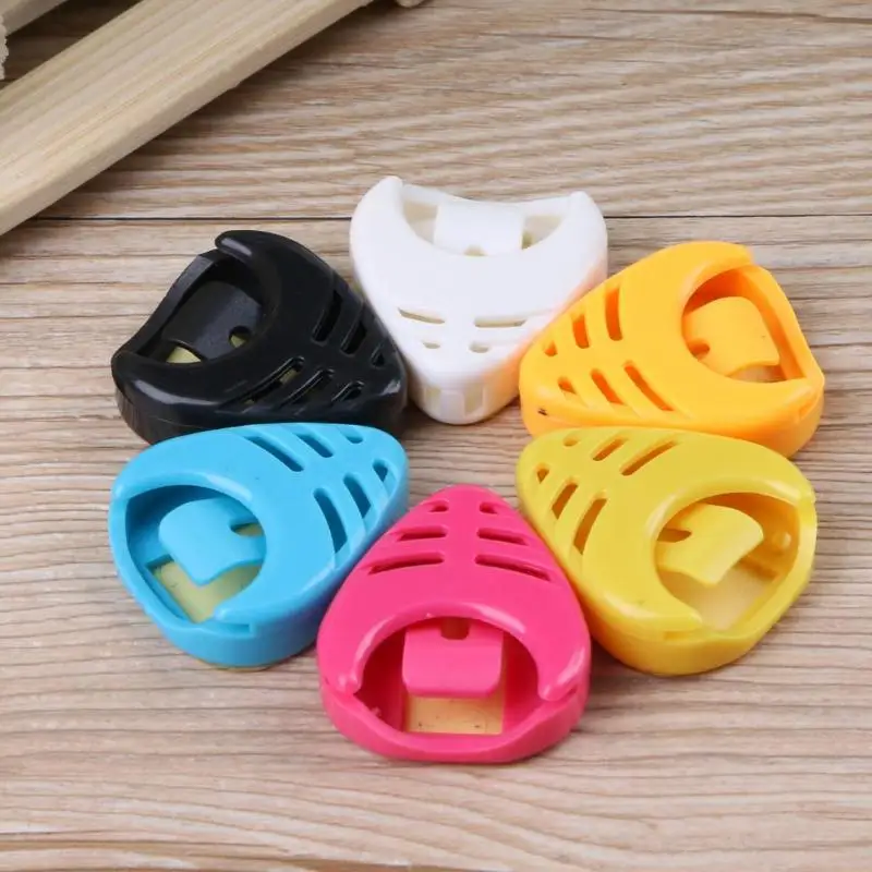 1 PCS Guitar Pick Plectrum Holder Portable Plastic Heart Shape Guitar Pick Plectrum Holder Case(Random Color) - Guitar Pick Holder Case