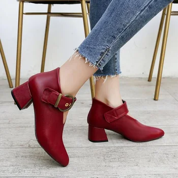New Women's Short Boots Unique Vogue Pointed Toe British Style Lady's Boots Versatile Casual Fashion Single Boots Female 
New Women's Short Boots Unique Vogue Pointed Toe British Style Lady's Boots Versatile Casual Fashion Single Boots Female