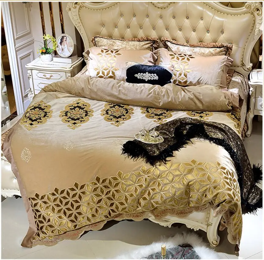 Luxury embroidery Bedding Sets Bedclothes Duvet/Quilt Cover AB side Bed Linen Sheet palace royal Set Queen King Size
Luxury embroidery Bedding Sets Bedclothes Duvet/Quilt Cover AB side Bed Linen Sheet palace royal Set Queen King Size
