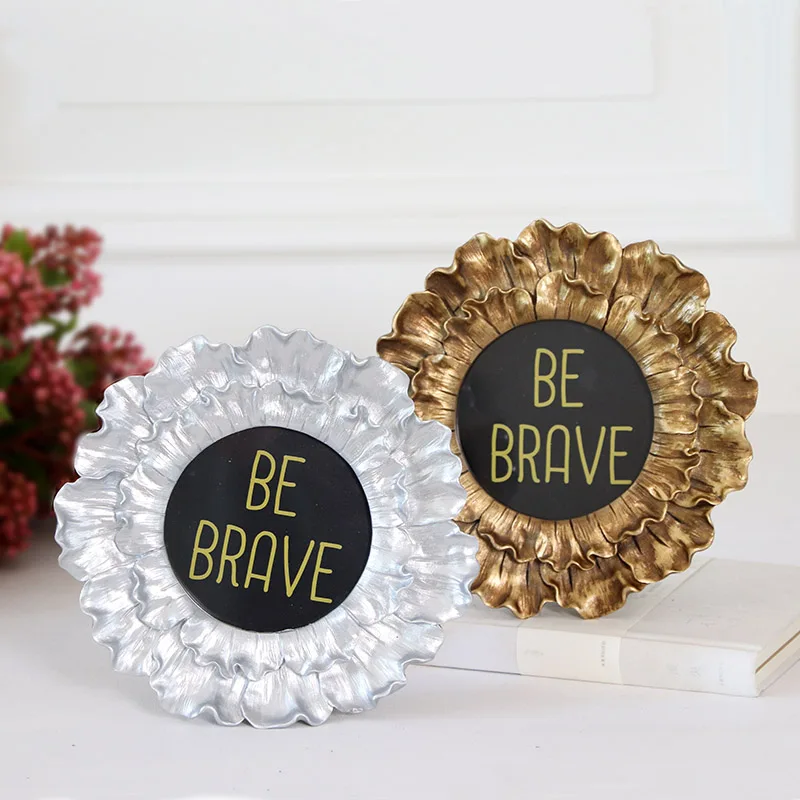 American retro gold set table Stylish silver creative round picture frame Children's picture frame cute table set wall
American retro gold set table Stylish silver creative round picture frame Children's picture frame cute table set wall