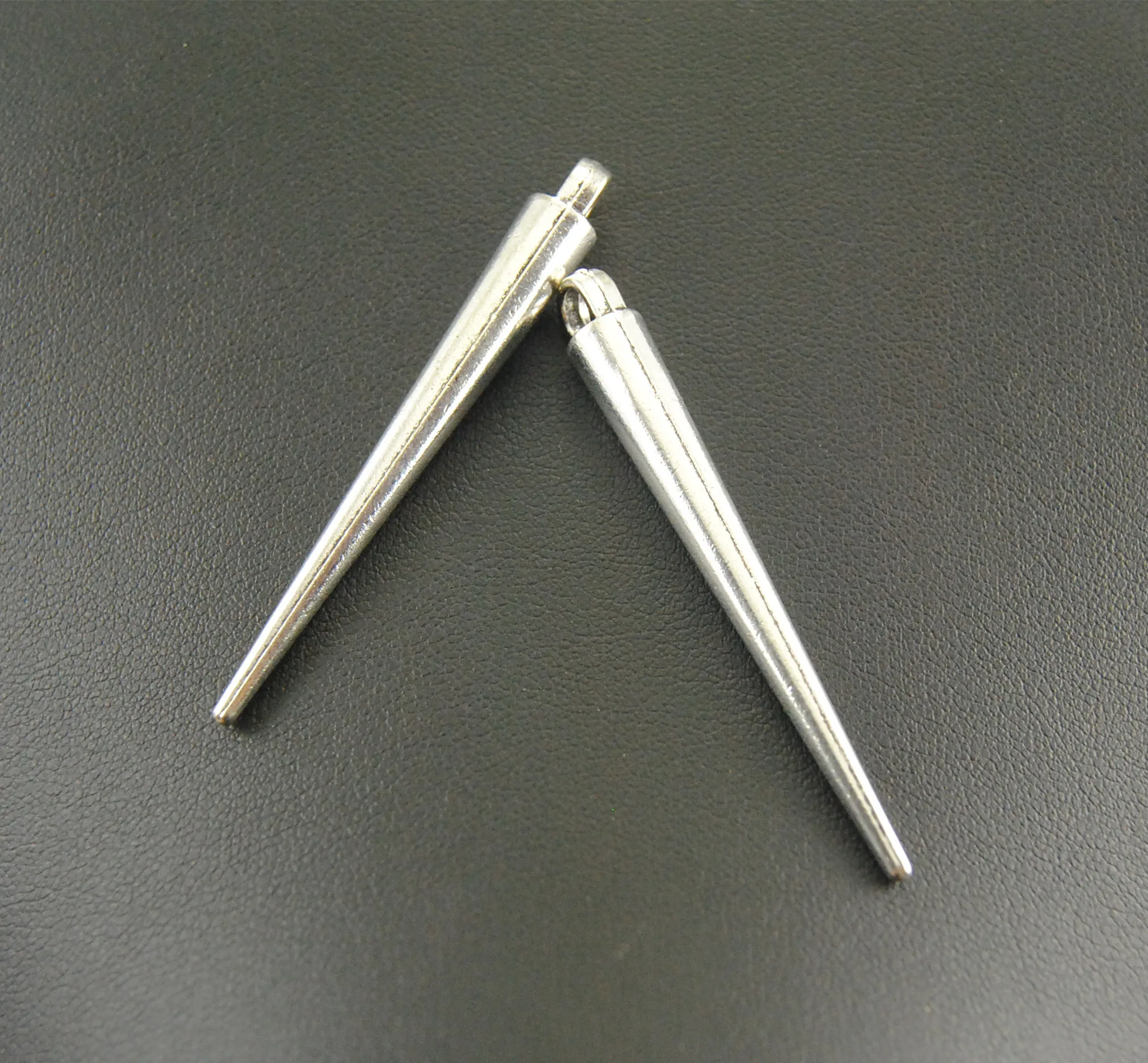 10Pcs Antique Silver Metal Pin Spikes Charms Handmade Charms Pendants Jewelry Findings A555
10Pcs Antique Silver Metal Pin Spikes Charms Handmade Charms Pendants Jewelry Findings A555