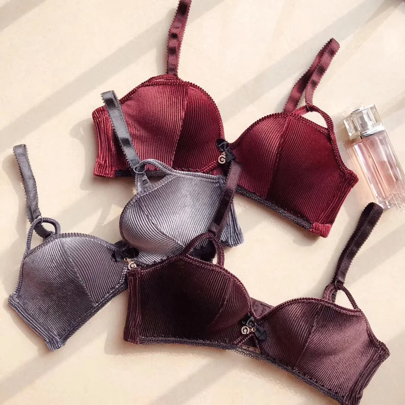 2018 winter retro seamless gather woman lingerie suits push up hollow out young ladies underwear young girls thicken bra set
2018 winter retro seamless gather woman lingerie suits push up hollow out young ladies underwear young girls thicken bra set
