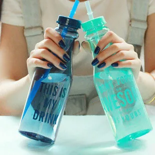 Unbreakable soda bottle Portable Cup Plastic bottle Fresh cup with 2 lids and 1 straw
Unbreakable soda bottle Portable Cup Plastic bottle Fresh cup with 2 lids and 1 straw