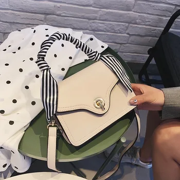 The new Chaohan version of the advanced sense of the hand small package Hong Kong air single shoulder oblique satchel
The new Chaohan version of the advanced sense of the hand small package Hong Kong air single shoulder oblique satchel