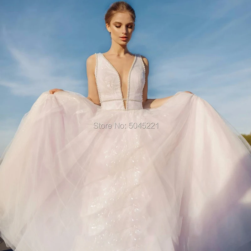 Boho Pink A-line Wedding Dresses Tulle V Neck Beaded Wedding Gowns Open Back Court Train Sleeveless Vestido De Noiva
Boho Pink A-line Wedding Dresses Tulle V Neck Beaded Wedding Gowns Open Back Court Train Sleeveless Vestido De Noiva