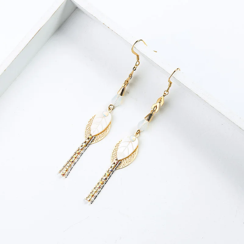 BALANBIU Unique Shell Hollow Brass Leaf Drop Earrings For Women Gold Color Crystal Chain Tassel Dangle Earring Fashion Accessory
BALANBIU Unique Shell Hollow Brass Leaf Drop Earrings For Women Gold Color Crystal Chain Tassel Dangle Earring Fashion Accessory