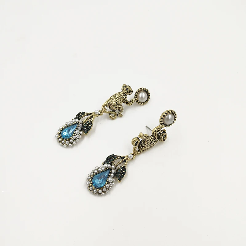 Rongho Baroque Vintage Metal Monkey Earrings for Women Pearl brincos Crystal Leaf Earring Pendant Femme Ancient earring Bijoux
Rongho Baroque Vintage Metal Monkey Earrings for Women Pearl brincos Crystal Leaf Earring Pendant Femme Ancient earring Bijoux