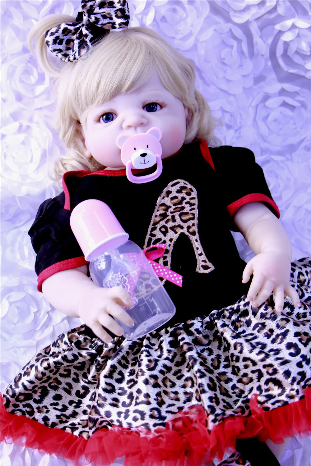Bebe doll reborn 57cm Blonde curly hair real full silicone reborn baby dolls NPK brand children gift toy dolls oyuncak bebek
Bebe doll reborn 57cm Blonde curly hair real full silicone reborn baby dolls NPK brand children gift toy dolls oyuncak bebek