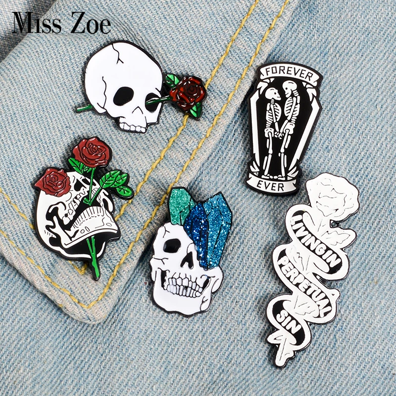 Love Dead enamel pin Rose Crystal Skeleton Skull Coffin Brooch Lapel pin Denim Jeans shirt bag Gothic Forever Love Jewelry Gift
Love Dead enamel pin Rose Crystal Skeleton Skull Coffin Brooch Lapel pin Denim Jeans shirt bag Gothic Forever Love Jewelry Gift