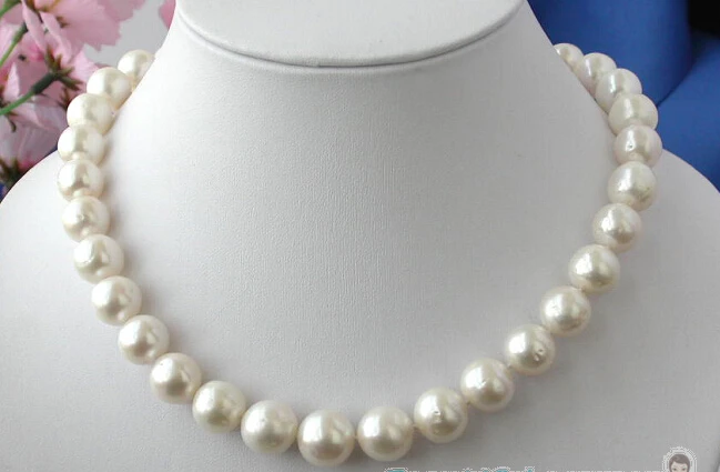 Free Shipping BW1476 17" 14MM WHITE ROUND FRESHWATER CULTURED PEARL NECKLACE 14KGP
Free Shipping BW1476 17" 14MM WHITE ROUND FRESHWATER CULTURED PEARL NECKLACE 14KGP