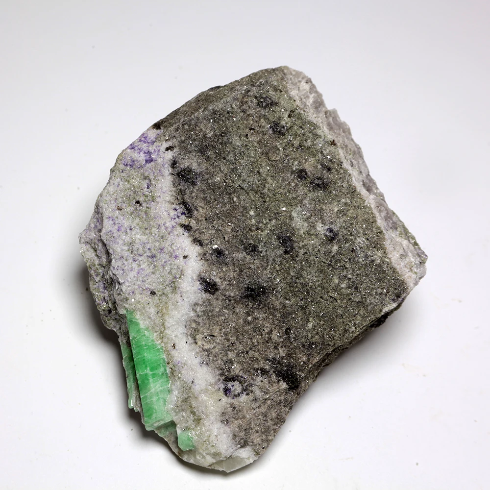 238g Cheap natural emerald mineral crystal specimen quartz green teaching specimens stone from China B13-13
238g Cheap natural emerald mineral crystal specimen quartz green teaching specimens stone from China B13-13