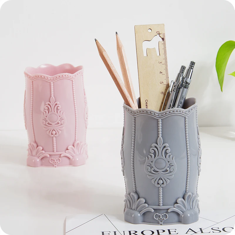 Simple Storage Box Makeup Brush Cosmetics Desktop Debris Cosmetic Organizer Retro Carved PP Material Pen Holder Storage Box
Simple Storage Box Makeup Brush Cosmetics Desktop Debris Cosmetic Organizer Retro Carved PP Material Pen Holder Storage Box