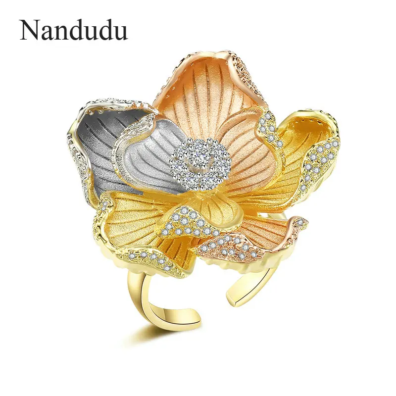 Nandudu New AAA Cubic Zircon Flower Ring for Women 3 Tones Gold Open Cuff Wedding CZ Rings Gift Elegant Jewelry R2079
Nandudu New AAA Cubic Zircon Flower Ring for Women 3 Tones Gold Open Cuff Wedding CZ Rings Gift Elegant Jewelry R2079