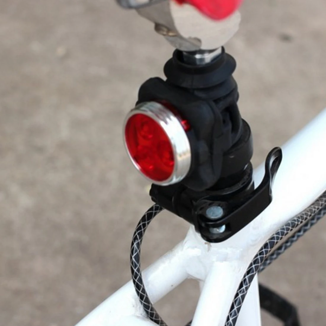 Hot Sell Built-in battery Bicycle Tail Light 4 modes Rechargeable USB LED Bike Light Flashlight bisiklet aksesuar
Hot Sell Built-in battery Bicycle Tail Light 4 modes Rechargeable USB LED Bike Light Flashlight bisiklet aksesuar