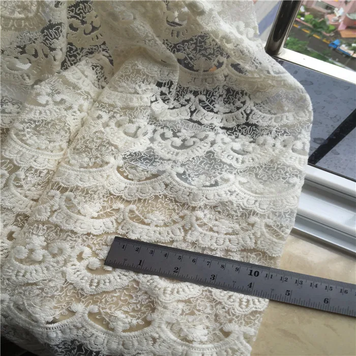 2019 new Net yarn environmental encryption cotton thread embroidery lace fabric dress fabrics can be trimmed wavy edge
2019 new Net yarn environmental encryption cotton thread embroidery lace fabric dress fabrics can be trimmed wavy edge