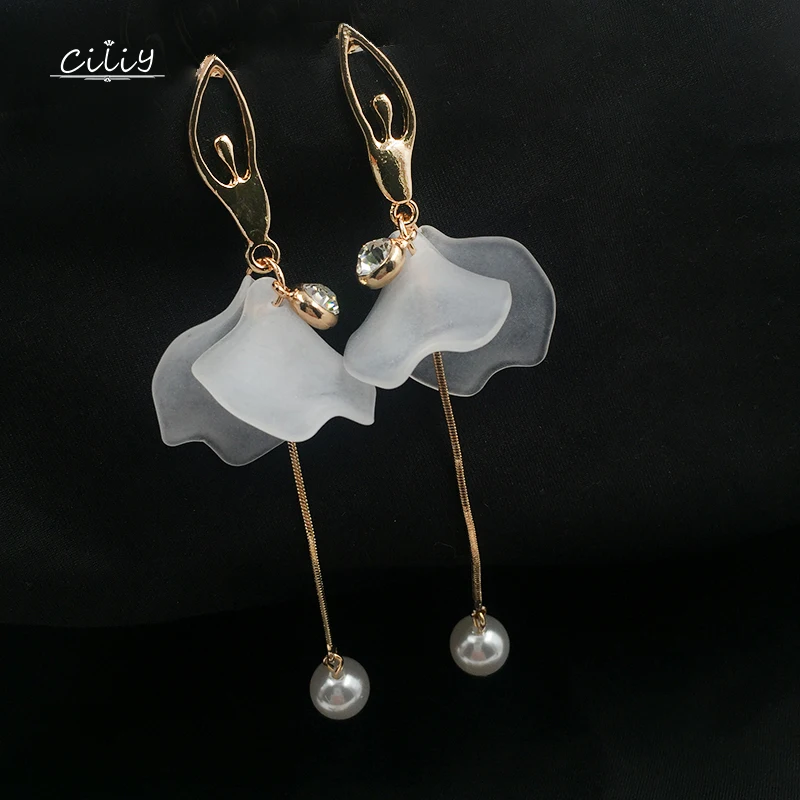 Ciliy Drop Earrings Female Fashion Alloy Resin Trendy Flower Pearl Long Earring Ballet Girl Pendant Drop Earrings Women F3605SLQ
Ciliy Drop Earrings Female Fashion Alloy Resin Trendy Flower Pearl Long Earring Ballet Girl Pendant Drop Earrings Women F3605SLQ