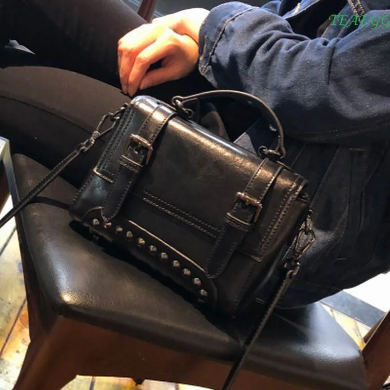 New Korean version of the trend of retro wild rivet leather ladies shoulder fashion diagonal package
New Korean version of the trend of retro wild rivet leather ladies shoulder fashion diagonal package