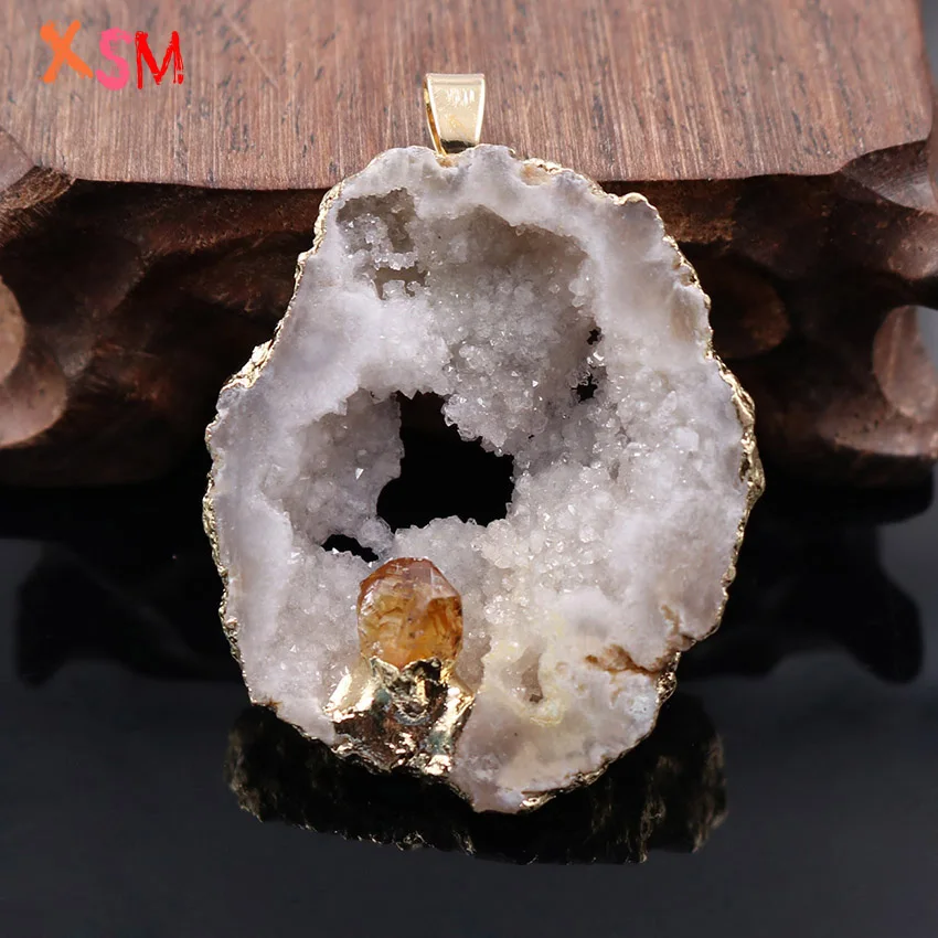 xinshangmie Light Gold Color Natural Irregular Onyx Crystal Geode Slice Pendant Inlay Yellow Crystal Women Charms Jewelry Making
xinshangmie Light Gold Color Natural Irregular Onyx Crystal Geode Slice Pendant Inlay Yellow Crystal Women Charms Jewelry Making
