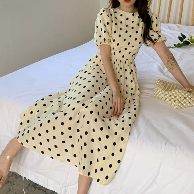 Waist slim French retro high waist halter A word dress 2019 summer new women's clothes round neck short sleeve dot holiday dress
Waist slim French retro high waist halter A word dress 2019 summer new women's clothes round neck short sleeve dot holiday dress