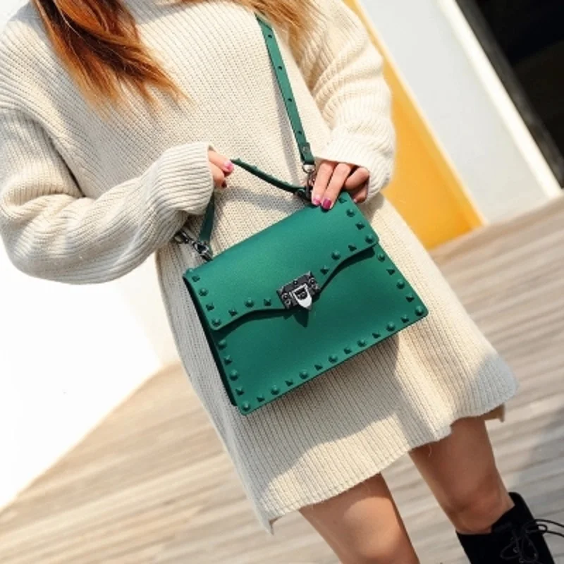 2018 new Korean version of the wild handbag matte frosted jelly bag fashion rivet shoulder slung packet
2018 new Korean version of the wild handbag matte frosted jelly bag fashion rivet shoulder slung packet