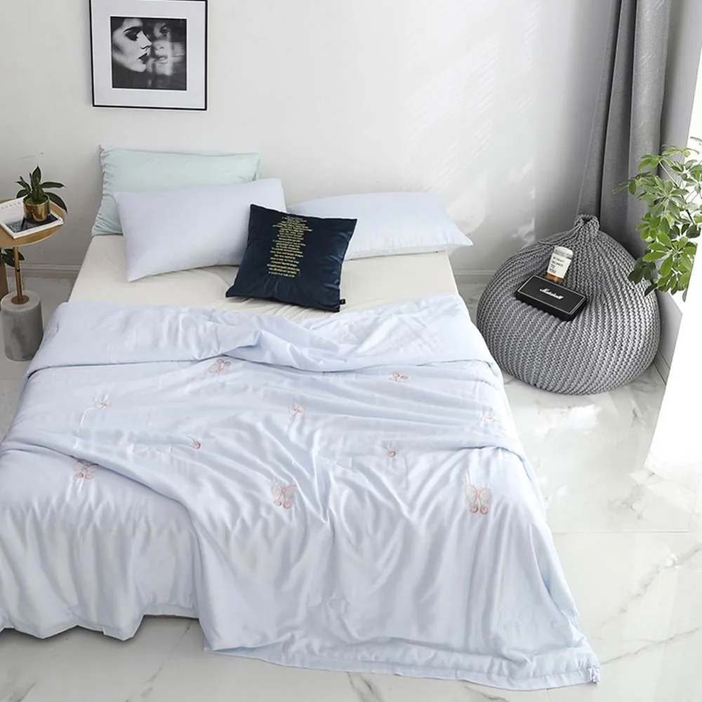 2019 Light Blue Bowknot Butterfly Summer Quilt Air-condition Embroidery Comforter Artificial Silk Fabric Polyester Queen Size
2019 Light Blue Bowknot Butterfly Summer Quilt Air-condition Embroidery Comforter Artificial Silk Fabric Polyester Queen Size