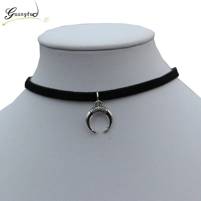 1PCS Crescent Moon Geometric Velvet Suede Chokers Necklaces For Women Men Pendant Necklace Collares Fashion Jewelry Bijoux
1PCS Crescent Moon Geometric Velvet Suede Chokers Necklaces For Women Men Pendant Necklace Collares Fashion Jewelry Bijoux