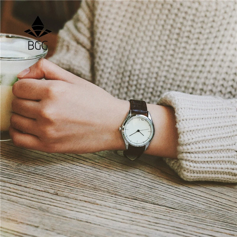 Retro small dial thin belt women watches BGG Delicate casual simple woman Clock Black Brown Leather Quartz watch Female Hours
Retro small dial thin belt women watches BGG Delicate casual simple woman Clock Black Brown Leather Quartz watch Female Hours