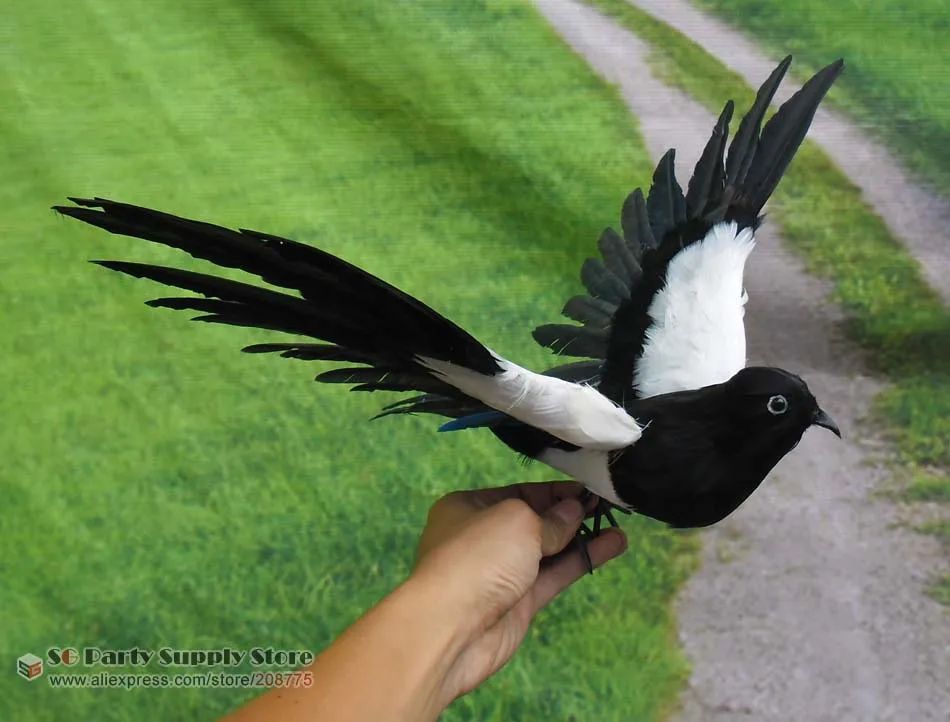 Simulation Flying feather birds Magpie for Garden Bar Desk Decoration props Home accessories Birthday gift 30cm Free shipping
Simulation Flying feather birds Magpie for Garden Bar Desk Decoration props Home accessories Birthday gift 30cm Free shipping