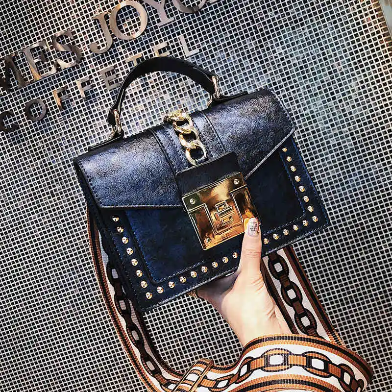 Fashion Rivet Women Messenger Bags small Female Lock catch Shoulder Bags brand luxury design 2 Wide shoulder straps hand bag
Fashion Rivet Women Messenger Bags small Female Lock catch Shoulder Bags brand luxury design 2 Wide shoulder straps hand bag