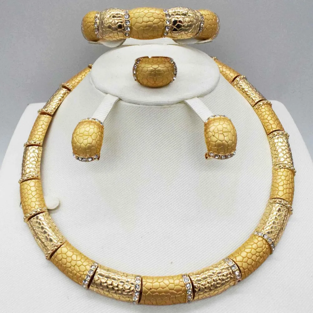 HOT Fashion wedding Dubai Africa Nigeria African Jewelry set gold-color necklace Earrings romantic woman Bridal Jewelry Sets
HOT Fashion wedding Dubai Africa Nigeria African Jewelry set gold-color necklace Earrings romantic woman Bridal Jewelry Sets
