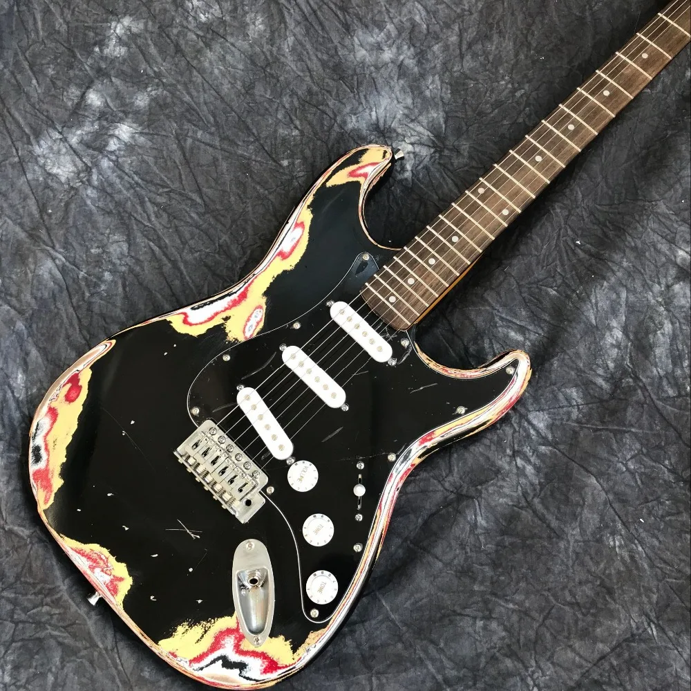 handwork 6 Strings ST Electric Guitar.high quality black color RELIC guitarra.support customization gitaar.real photos
handwork 6 Strings ST Electric Guitar.high quality black color RELIC guitarra.support customization gitaar.real photos