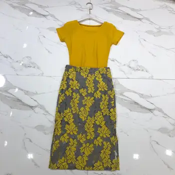 In the summer of 2020 the new commuter suit pure color skirt temperament trapeze T-shirt + vents of bud silk skirt
In the summer of 2020 the new commuter suit pure color skirt temperament trapeze T-shirt + vents of bud silk skirt