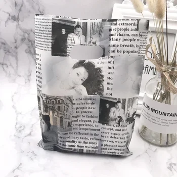 100pcs/lot Black Newspaper Style Plastic Handle Gift Bags15x20cm Wedding Gift Plastic Packaging Bags White With Handle Z013
100pcs/lot Black Newspaper Style Plastic Handle Gift Bags15x20cm Wedding Gift Plastic Packaging Bags White With Handle Z013