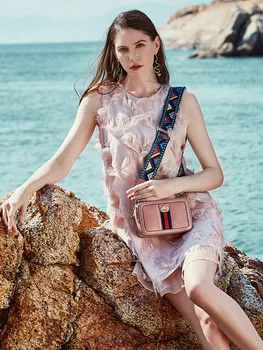 Women's Bag Summer New Single Shoulder Bag Fashion Bee Broad Shoulder Belt High-quality Cowskin Slanting Fairy Square Bag
Women's Bag Summer New Single Shoulder Bag Fashion Bee Broad Shoulder Belt High-quality Cowskin Slanting Fairy Square Bag