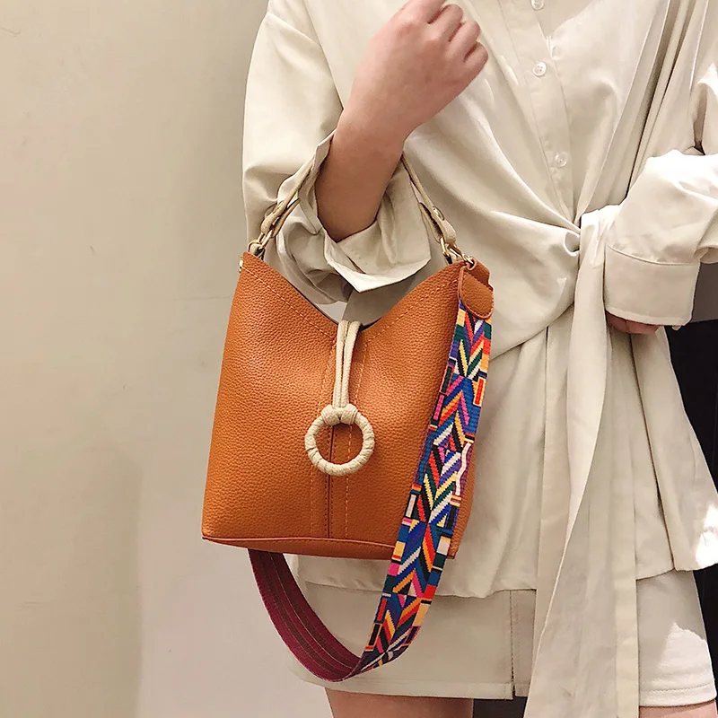JI HAO Brand Design Shoulder Bags Women PU Crossbody Bag Female Large capacity messenger bag Ladies Fashion Handbag Bucket Bags
JI HAO Brand Design Shoulder Bags Women PU Crossbody Bag Female Large capacity messenger bag Ladies Fashion Handbag Bucket Bags
